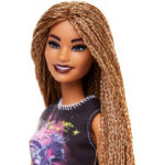 Mattel Barbie Fashionistas Girl Power T-Shirt Κόκκινη Δερμάτινη Φούστα Και Αξεσουάρ FBR37 / FXL56