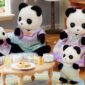 Epoch Toys Παιχνίδι Μινιατούρα Sylvanian Families Pookie Panda Family για 3+ Ετών